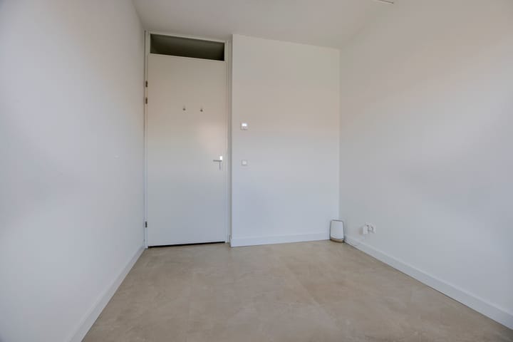 Foto 27 van Warmoldstraat 75-B