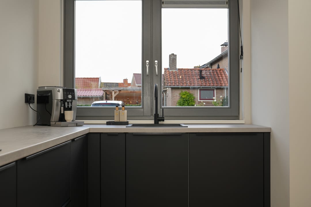 Photo 13 of Rozenstraat 1-B