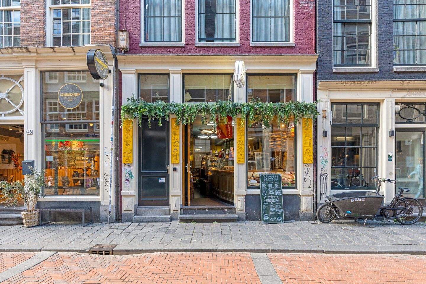 Bekijk foto 2 van Warmoesstraat 46