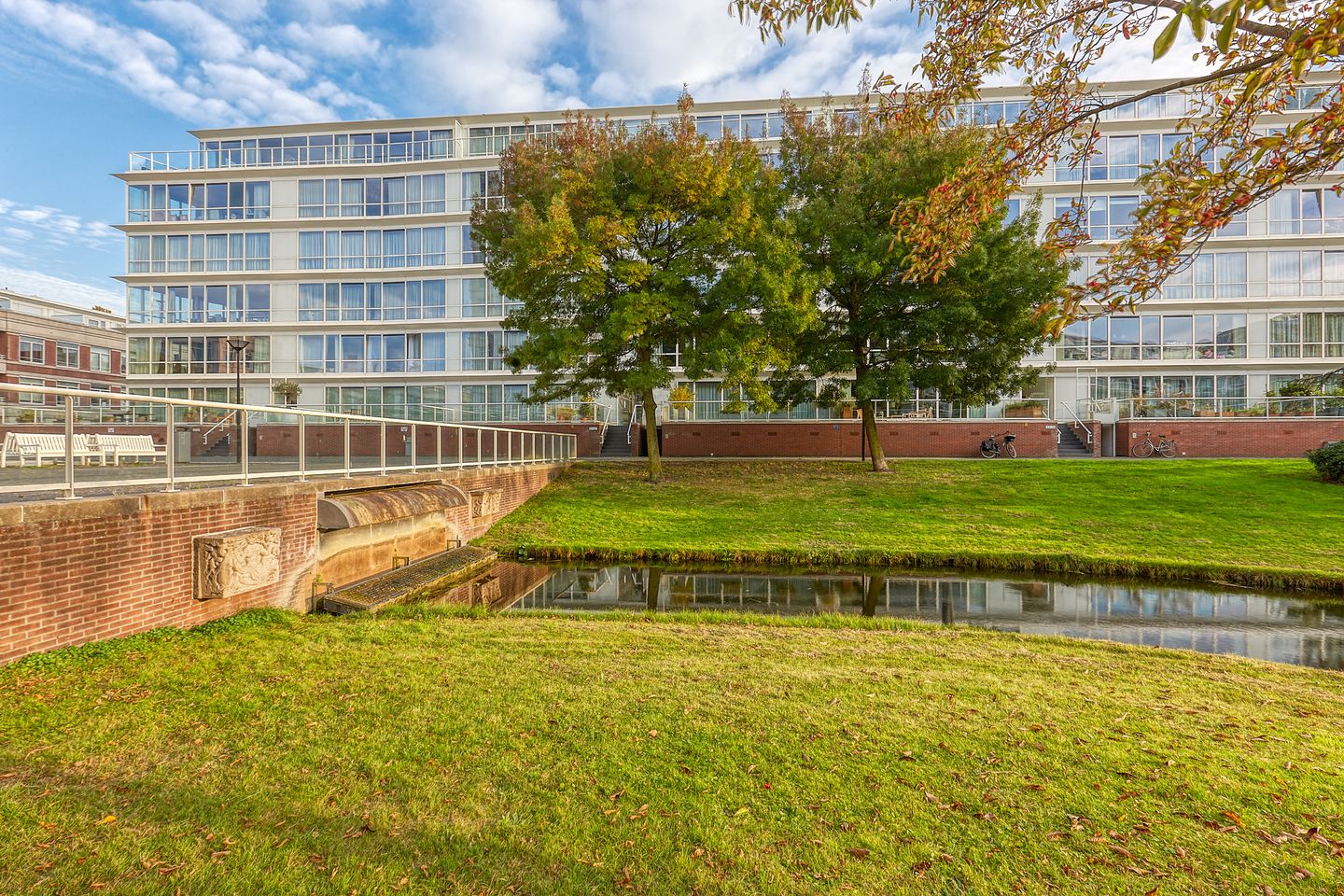 Foto 1 van Burgemeester De Monchyplein 55