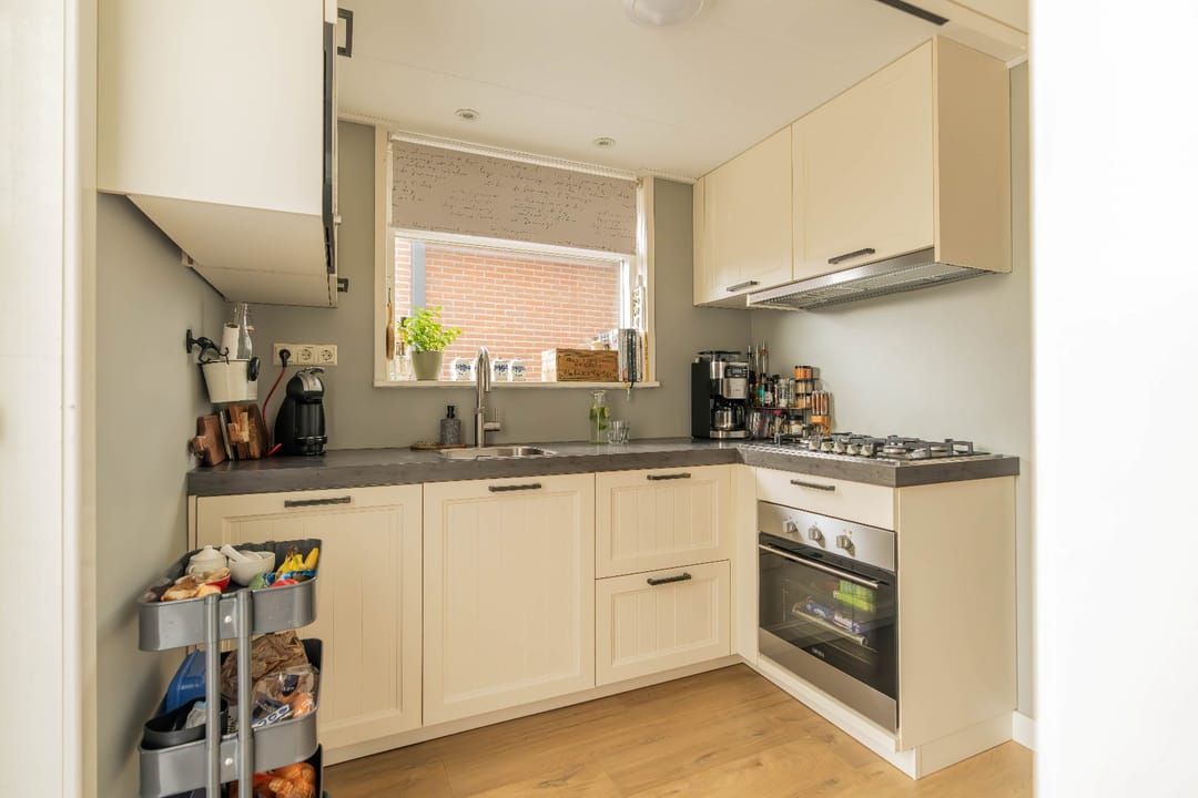 Photo 16 of Emmastraat 48