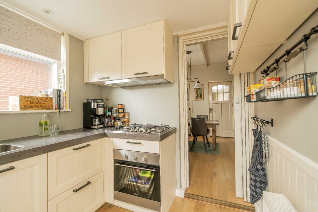 Photo 17 of Emmastraat 48