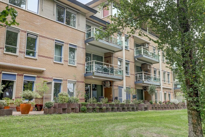 Foto 3 van Meester Linssenhof 45