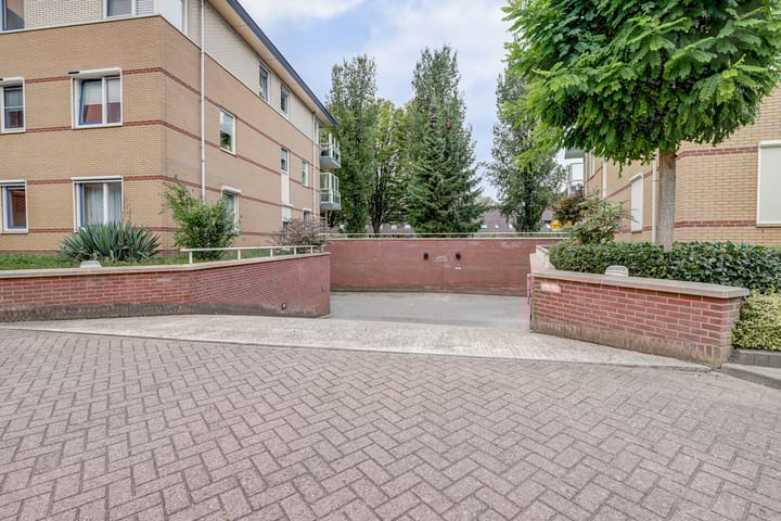 Foto 42 van Meester Linssenhof 45