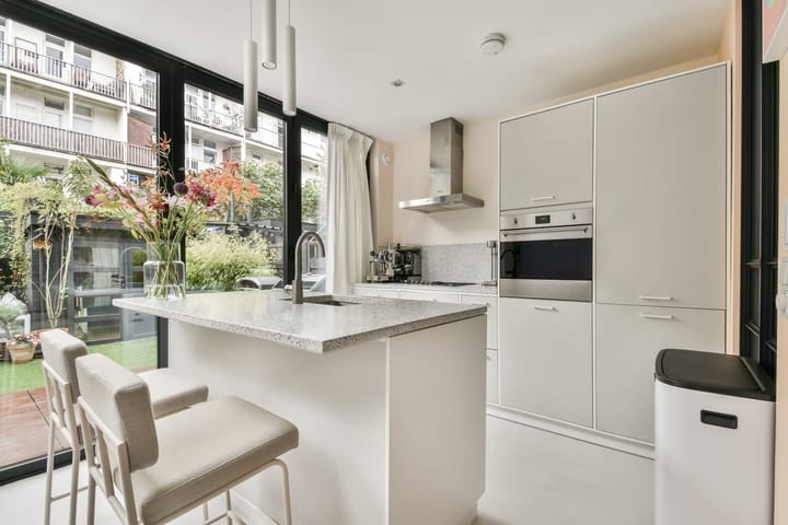 Photo 9 of Van Hogendorpstraat 154-H