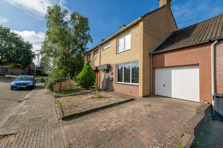 Photo 2 of Alexanderstraat 12