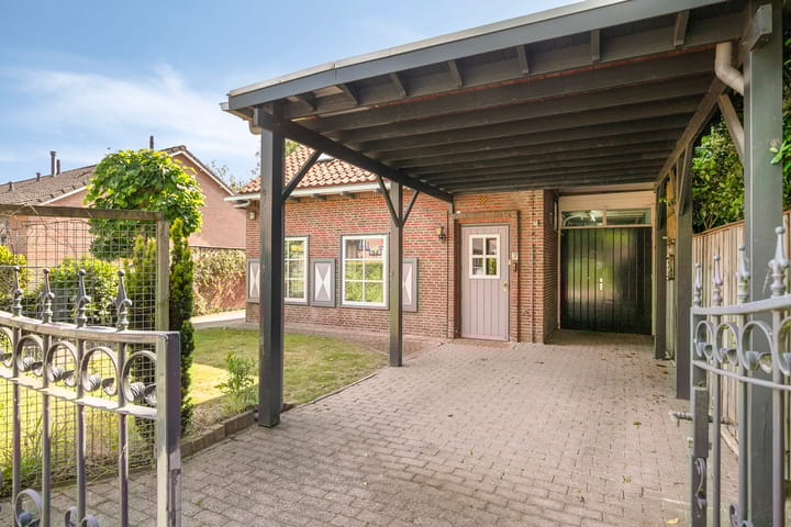 Photo 4 of Dokter A.Hoynck van Papendrechtstraat 2