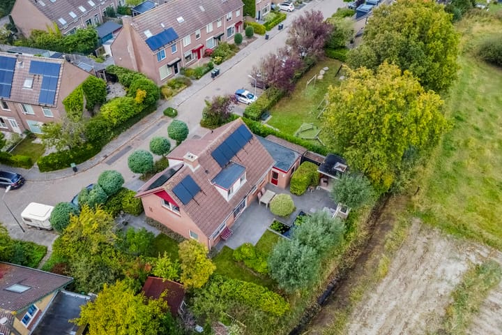 Photo 49 of Bisschopstraat 37