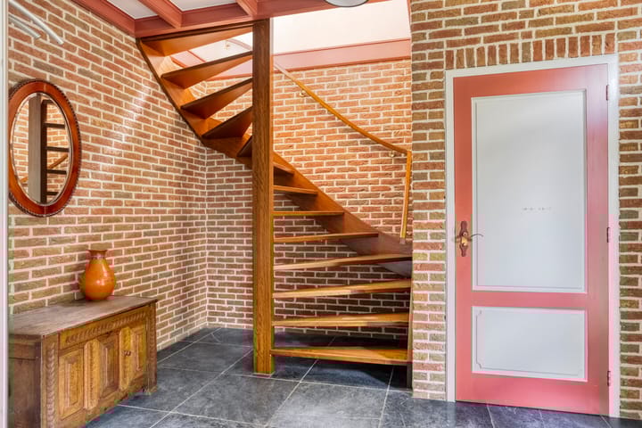 Photo 21 of Bisschopstraat 37