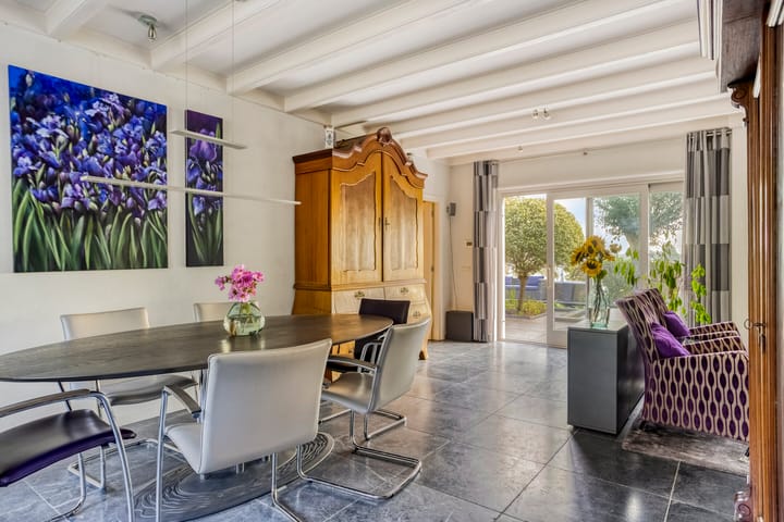 Photo 6 of Bisschopstraat 37