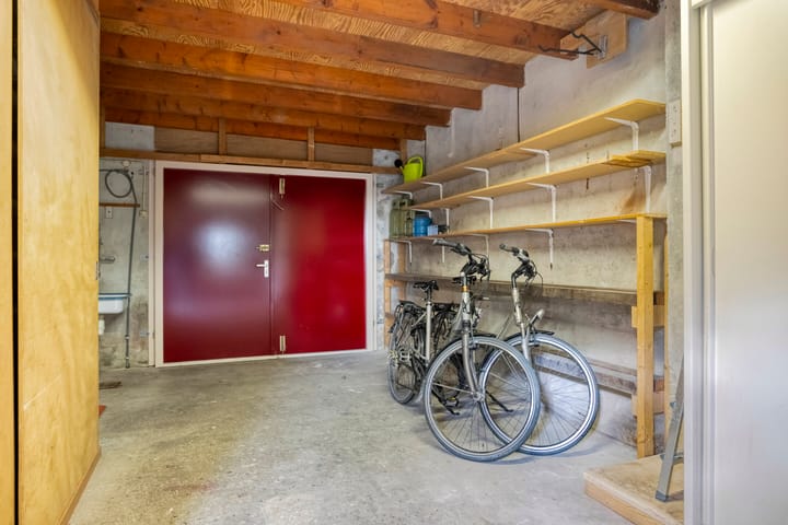 Photo 35 of Bisschopstraat 37