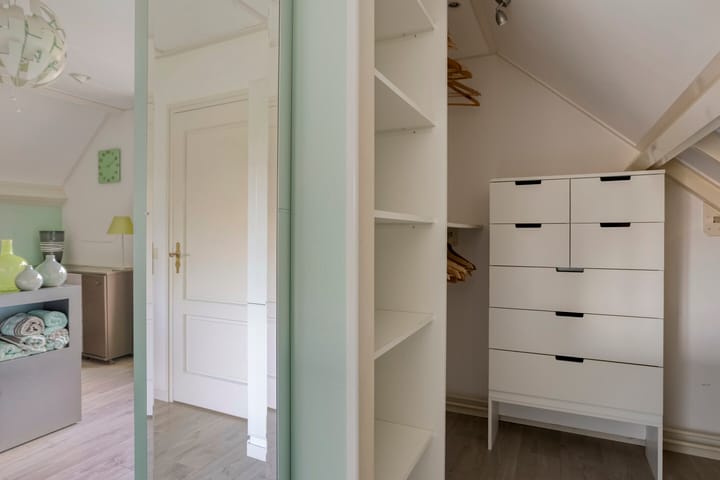 Photo 32 of Bisschopstraat 37