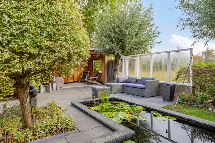 Photo 3 of Bisschopstraat 37