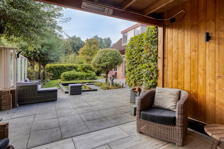 Photo 8 of Bisschopstraat 37