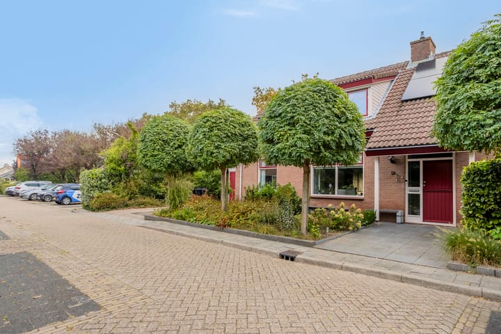 Photo 43 of Bisschopstraat 37