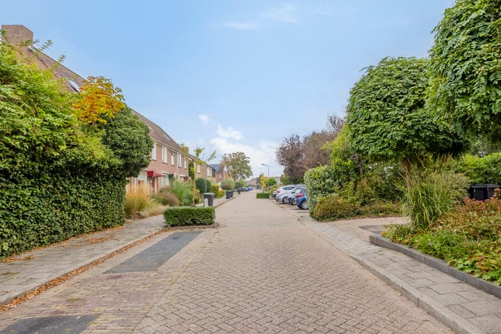 Photo 44 of Bisschopstraat 37