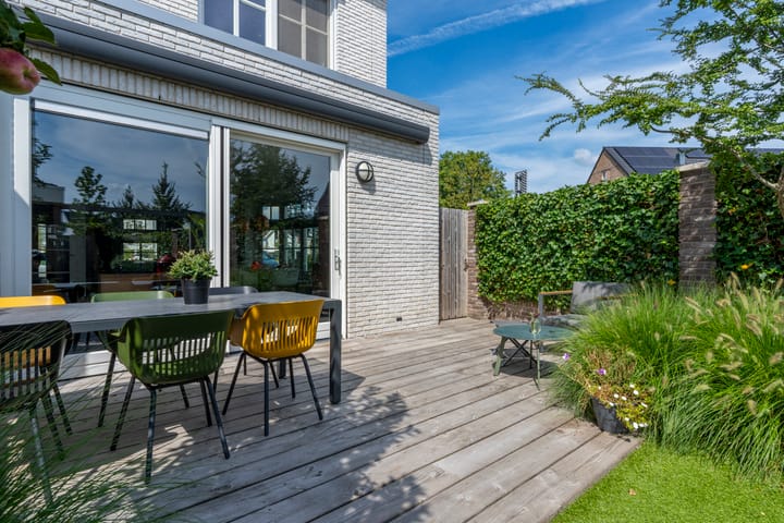 Photo 24 of Oeverwalpark 2