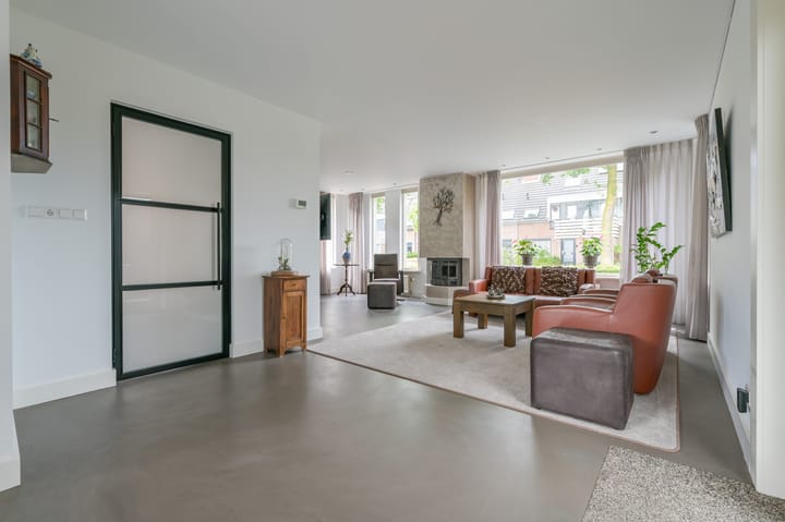 Photo 2 of Roosendaalseweg 63