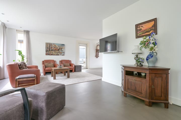 Photo 7 of Roosendaalseweg 63