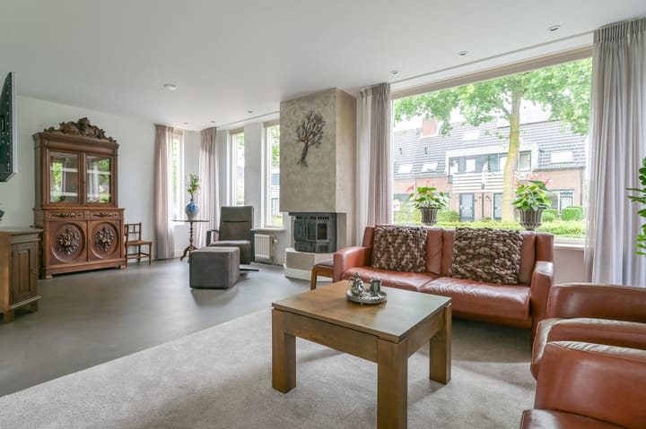 Photo 8 of Roosendaalseweg 63