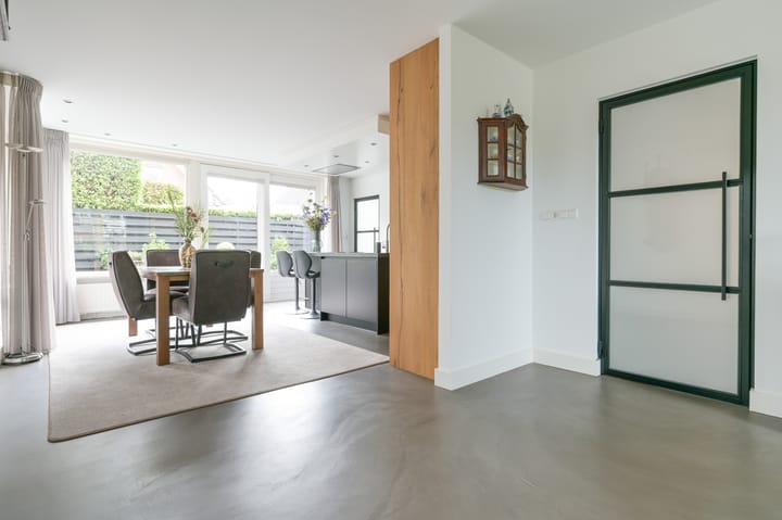 Photo 9 of Roosendaalseweg 63