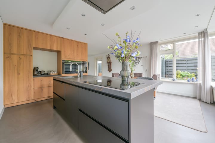 Photo 13 of Roosendaalseweg 63