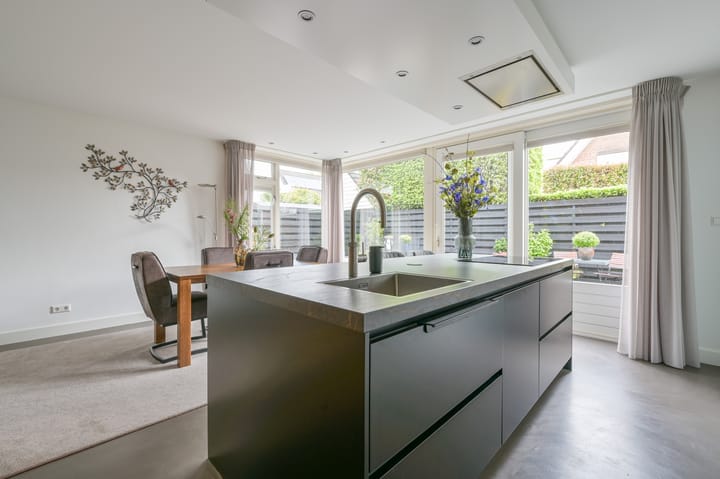 Photo 15 of Roosendaalseweg 63