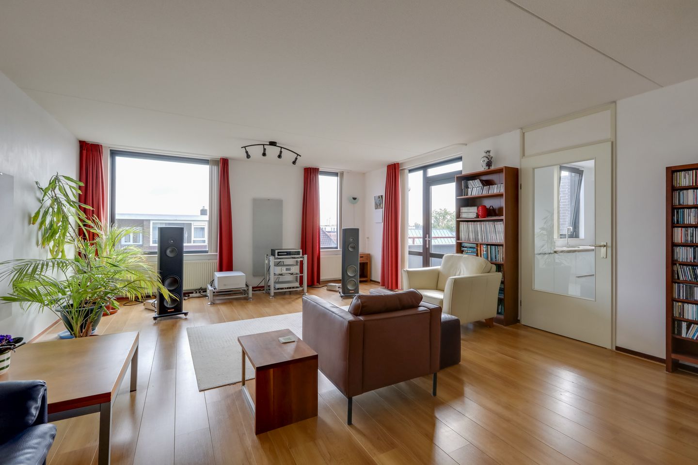 Photo 10 of Hoofdstraat 228-V