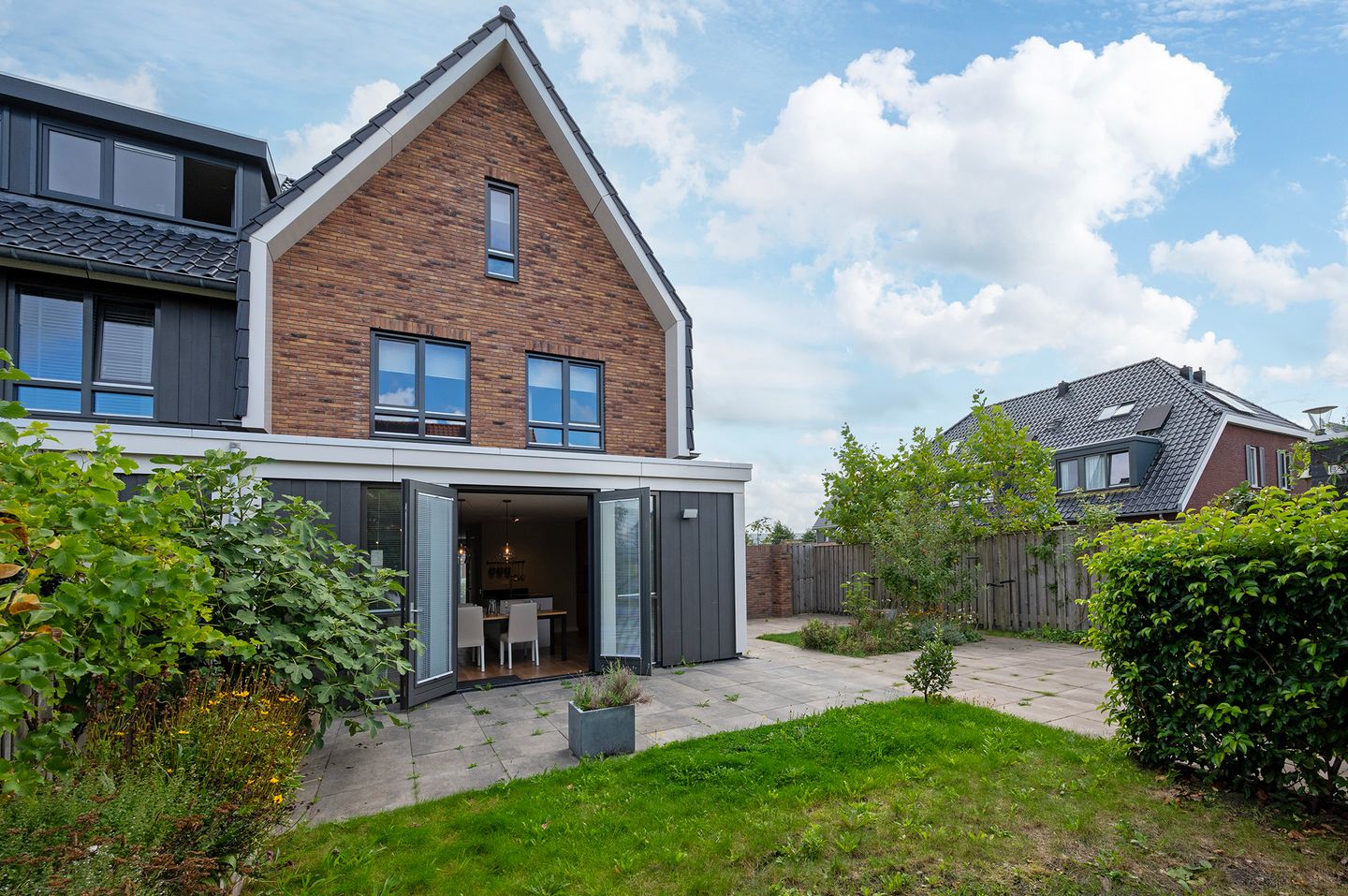 Photo 14 of Walnootlint 5