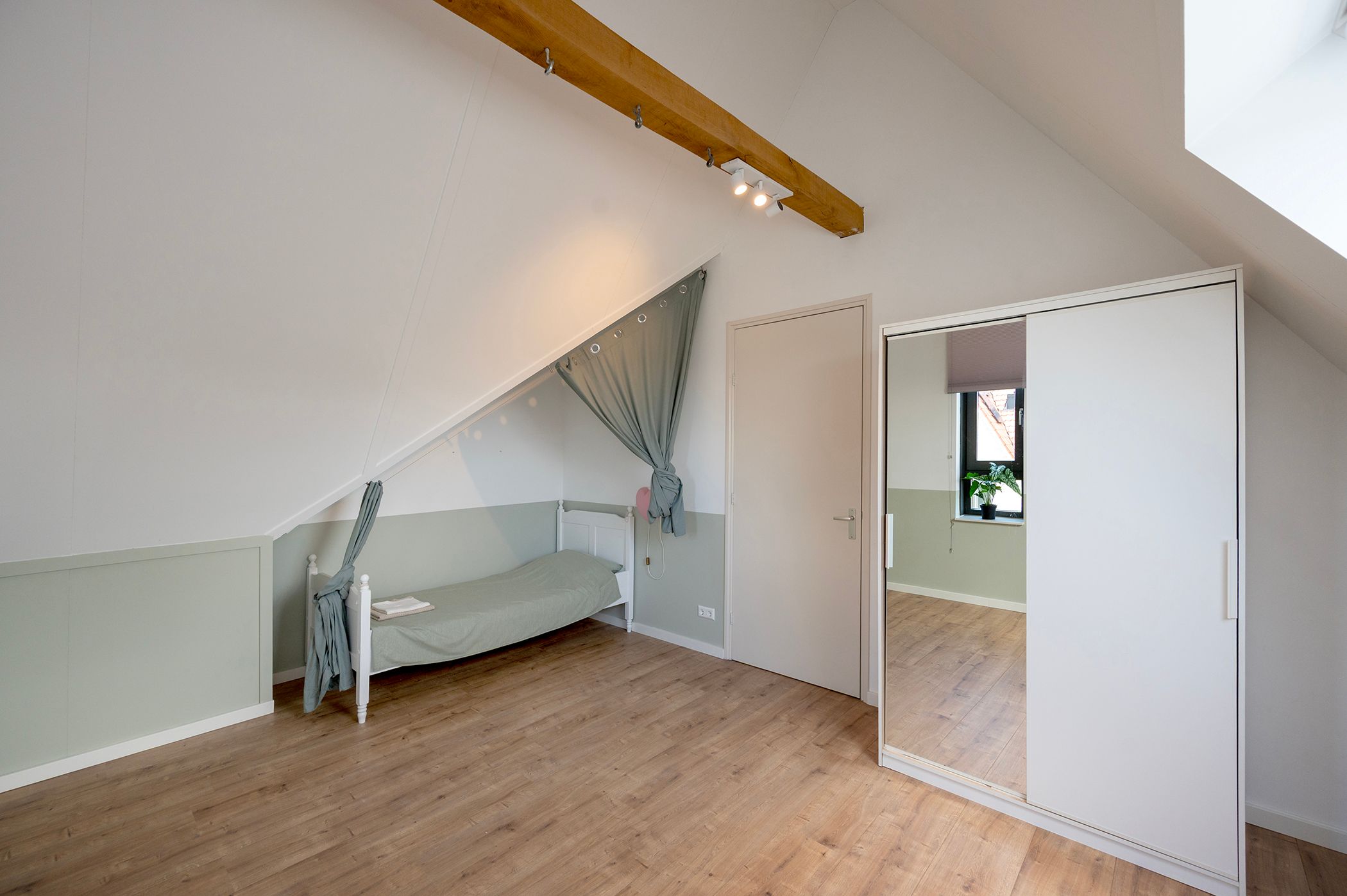 Photo 33 of Walnootlint 5