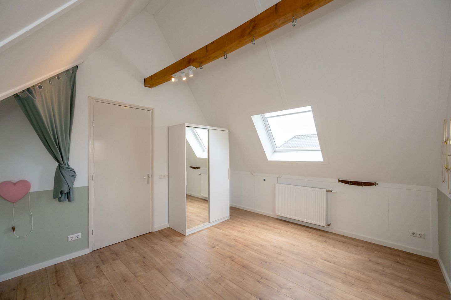 Photo 34 of Walnootlint 5