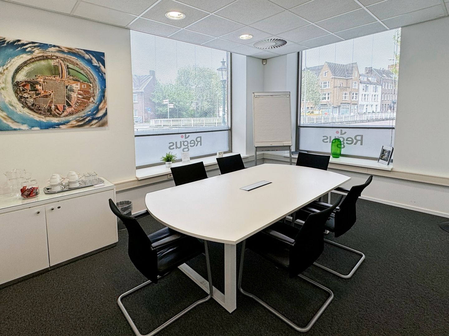 View photo 2 of Stationsplein 8-K