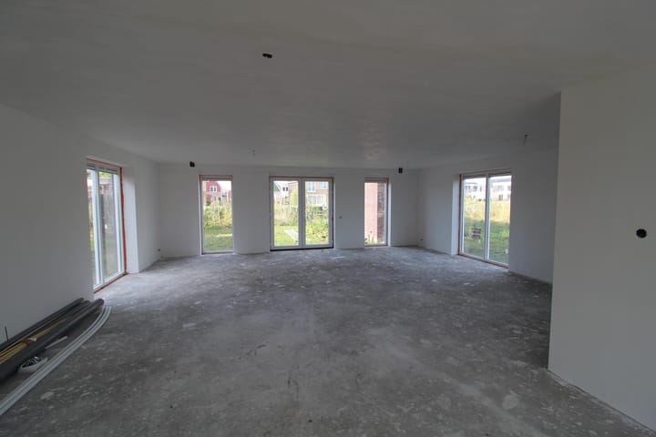 Photo 14 of Waterviolier 25