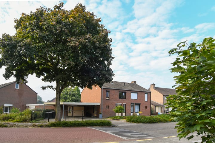 Photo 2 of Burg. Janssenring 32