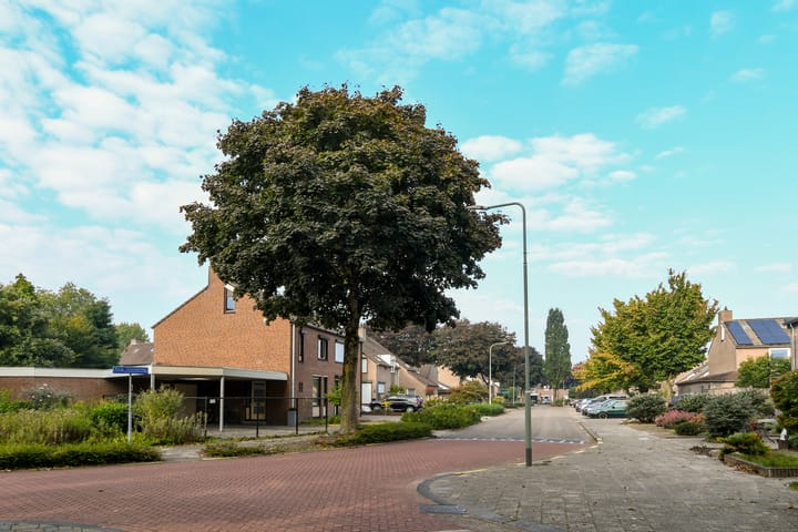 Photo 3 of Burg. Janssenring 32