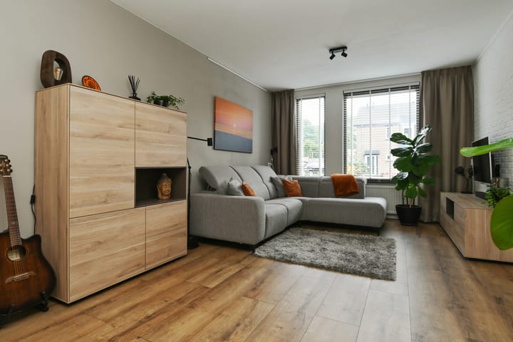 Photo 7 of Burg. Janssenring 32