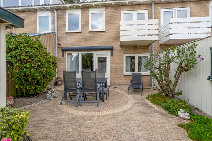 Foto 15 van Piustuin 4