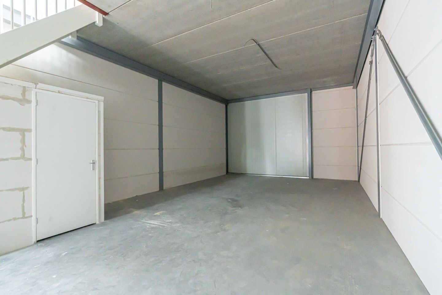 View photo 3 of Helium 4-a