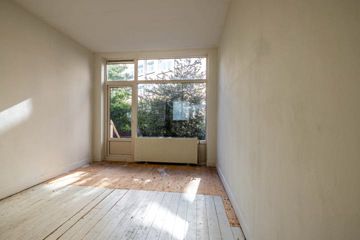 Photo 2 of Rauwenhoffstraat 15-B