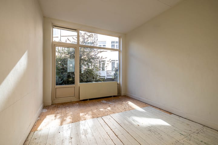 Photo 5 of Rauwenhoffstraat 15-B