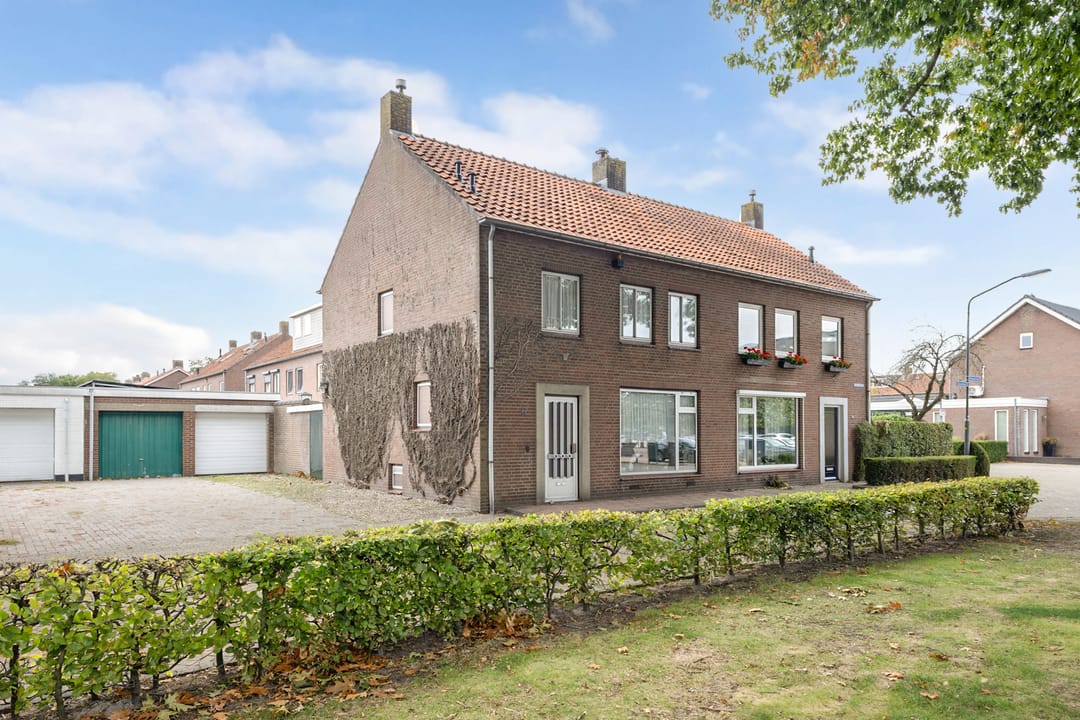 Photo 2 of Spoorstraat 47