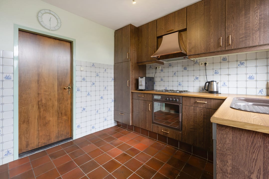 Photo 16 of Spoorstraat 47