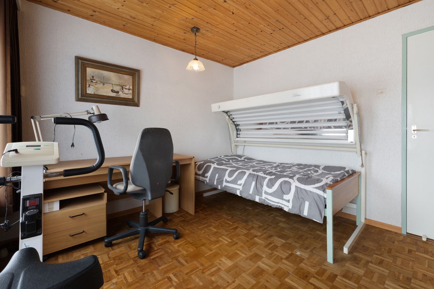 Photo 19 of Spoorstraat 47