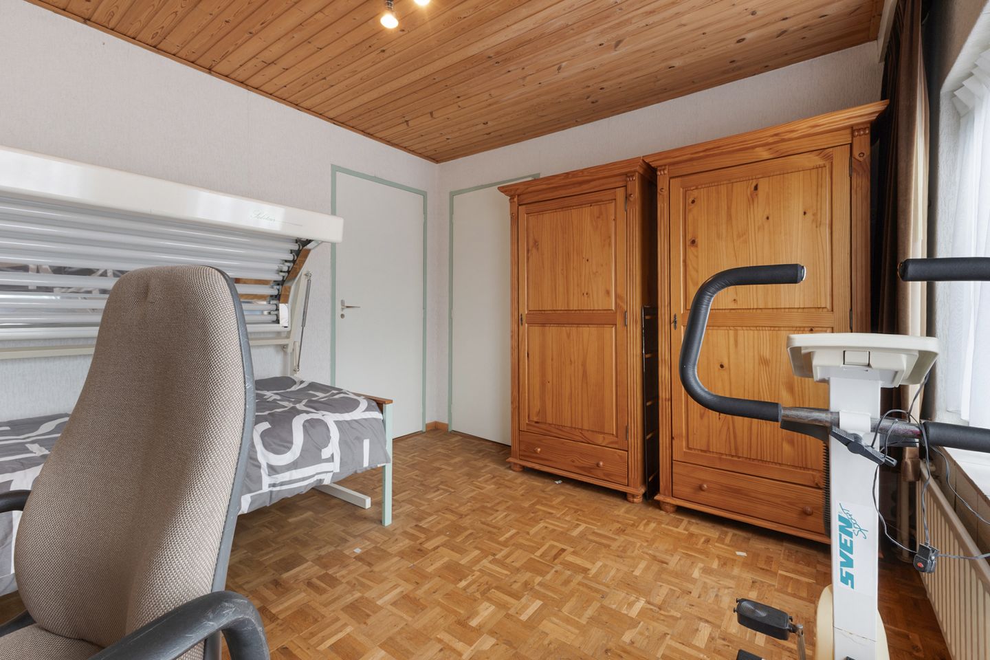 Photo 20 of Spoorstraat 47