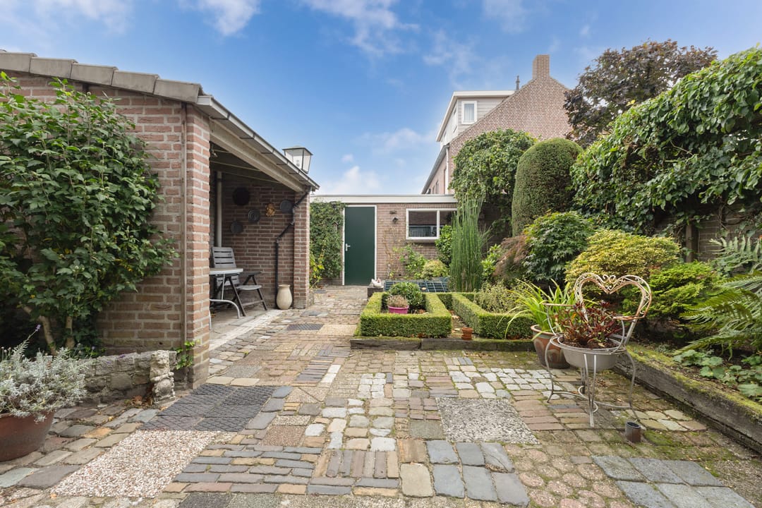 Photo 32 of Spoorstraat 47