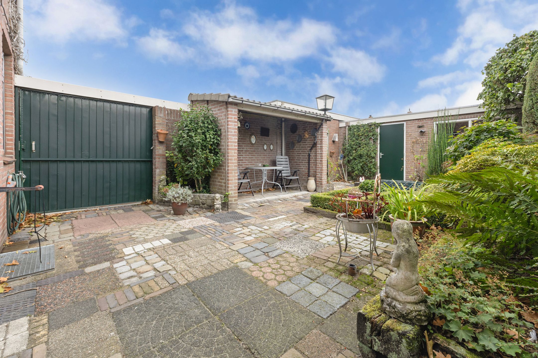 Photo 33 of Spoorstraat 47