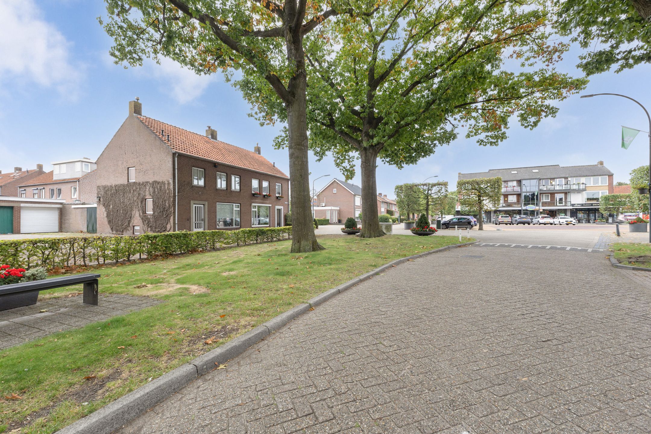 Photo 39 of Spoorstraat 47