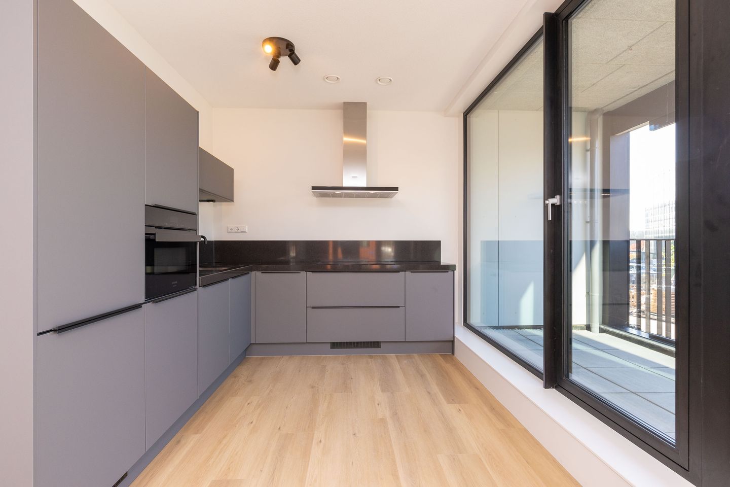 Foto 14 van Niemeyerstraat 99