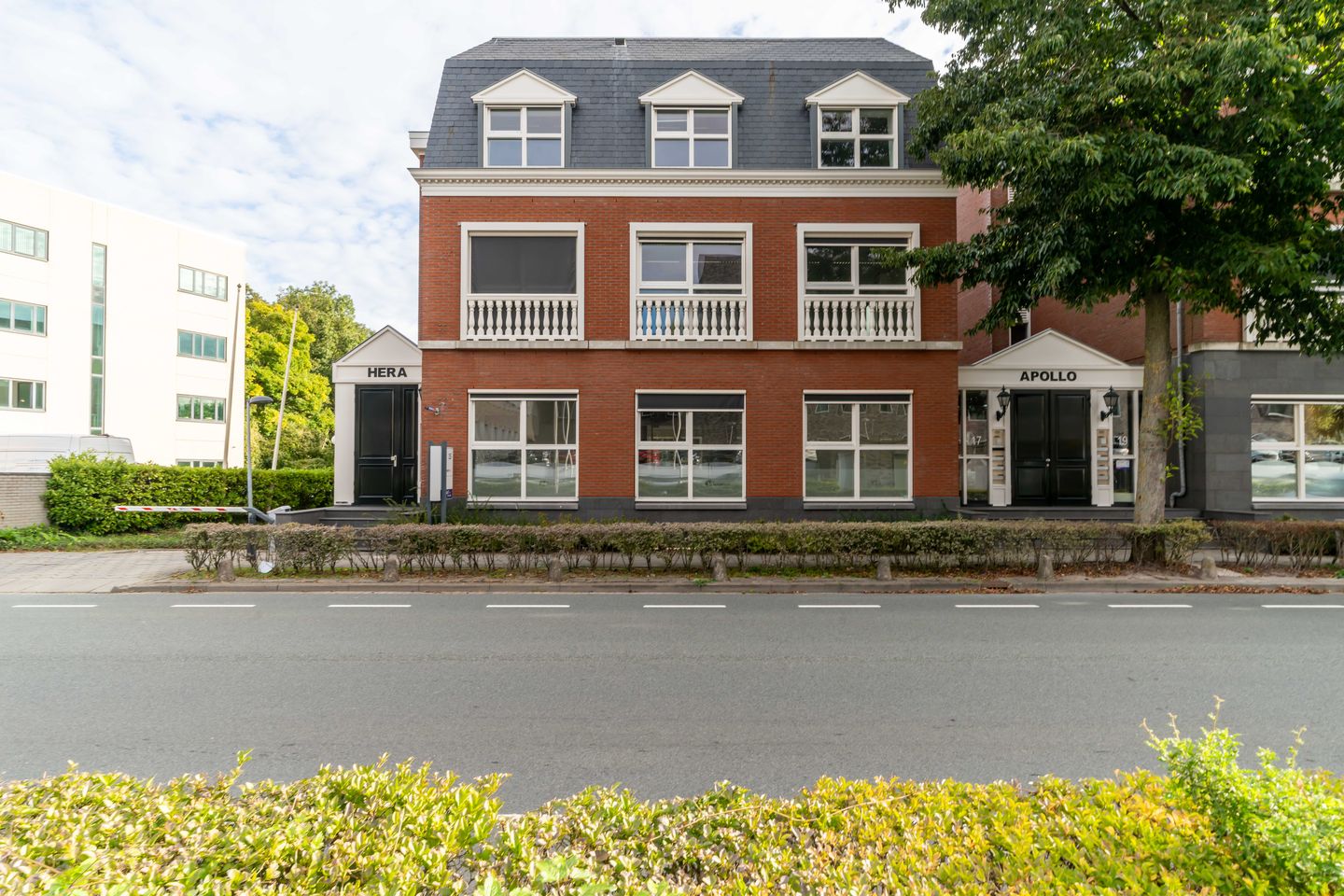 View photo 2 of Laan van Vredenoord 15