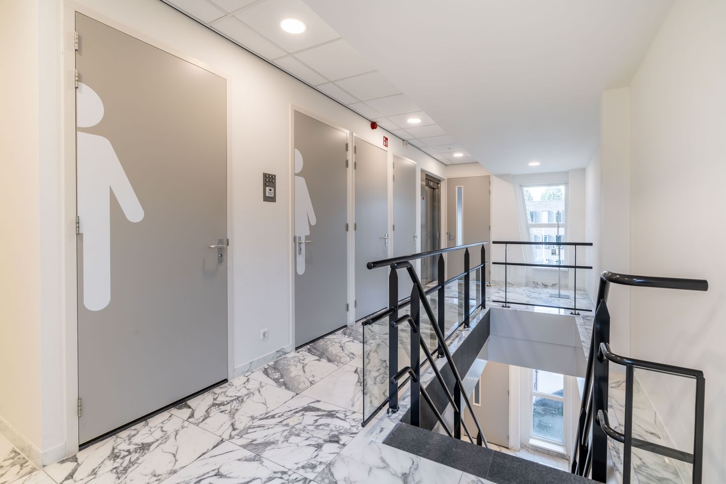 View photo 4 of Laan van Vredenoord 15